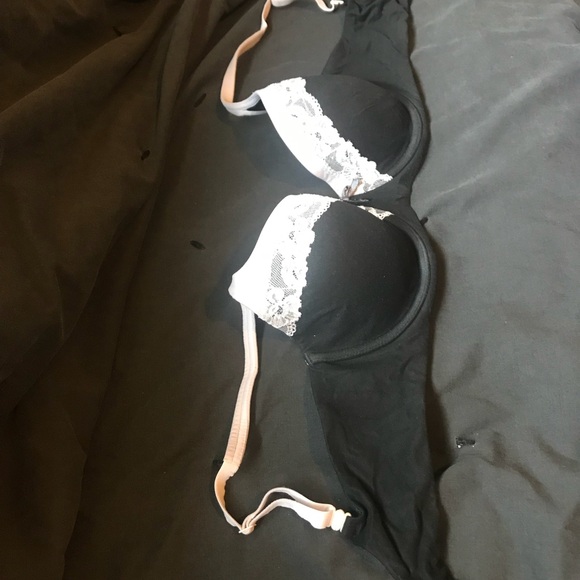 Victoria’s Secret Bra - Picture 2 of 5